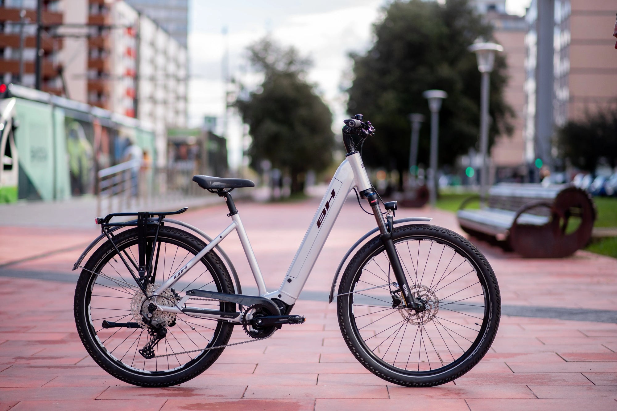 Vélo tout chemin reconditionné en atelier professionnel, VTC révisé et contrôlé, idéal pour déplacements urbains, balades et trajets quotidiens