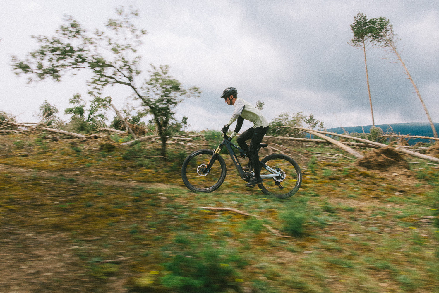 VTT électrique BH iLynx+ NX, moteur Bosch CX 100 Nm, batterie 800 Wh, cadre carbone, split pivot, trail/enduro 140–160 mm, écran Kiox 400C, agile pro.