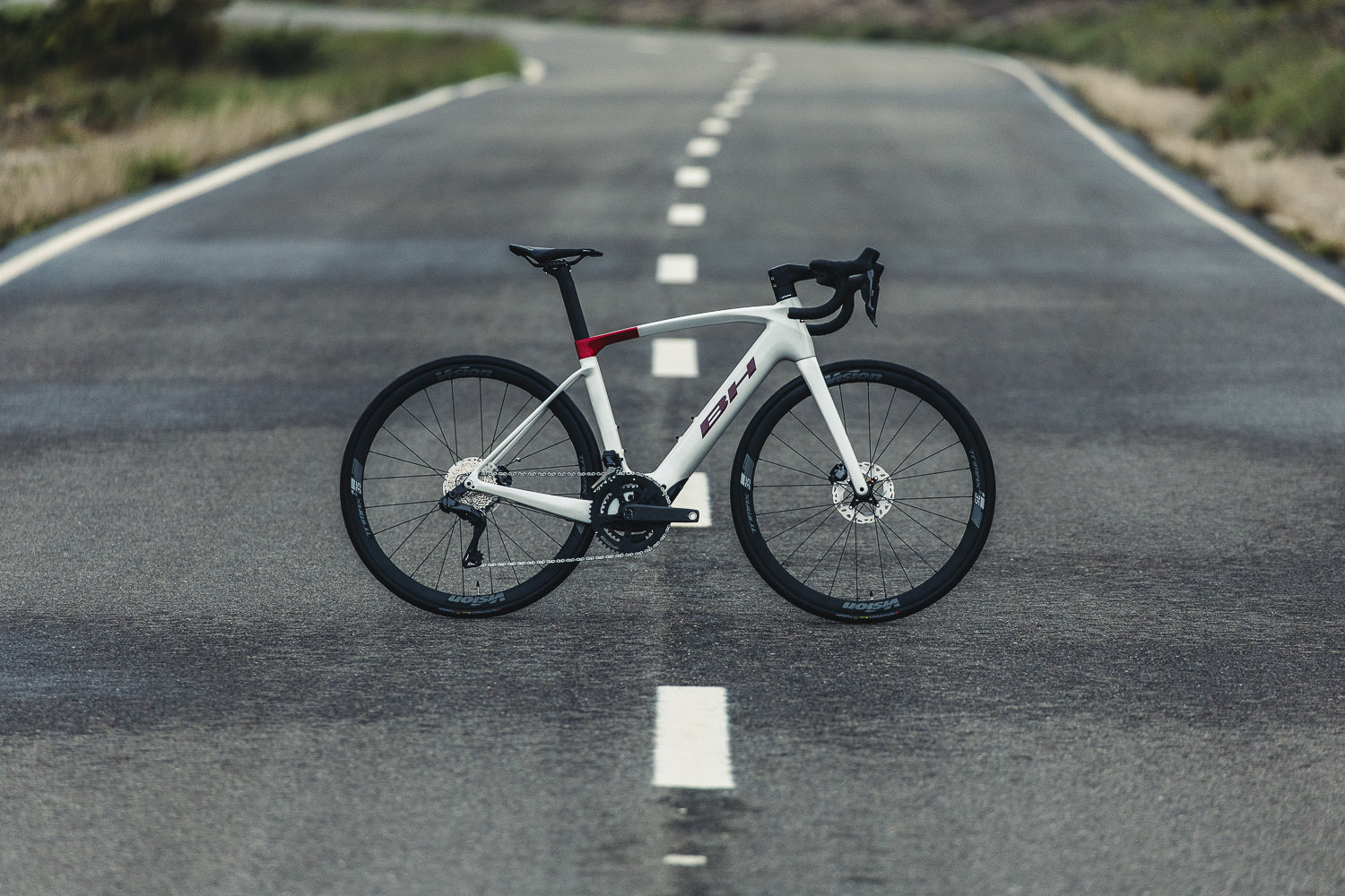 BH iRS1 vélo de route électrique carbone – vue d’ensemble du cadre et design aérodynamique