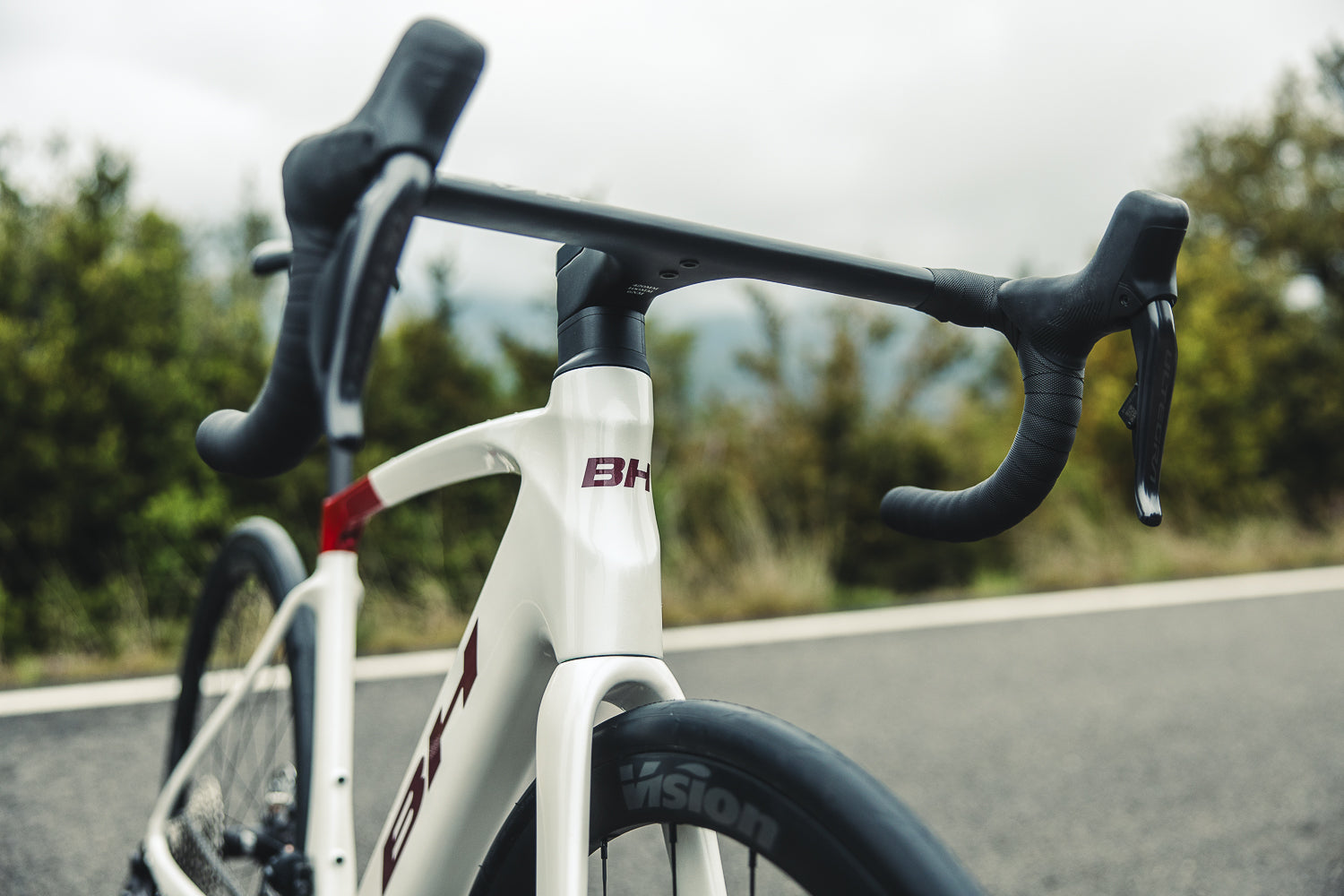 Commande iButtons Bluetooth et indicateur LED sur BH iRS1 – contrôle assistance via iConnectz