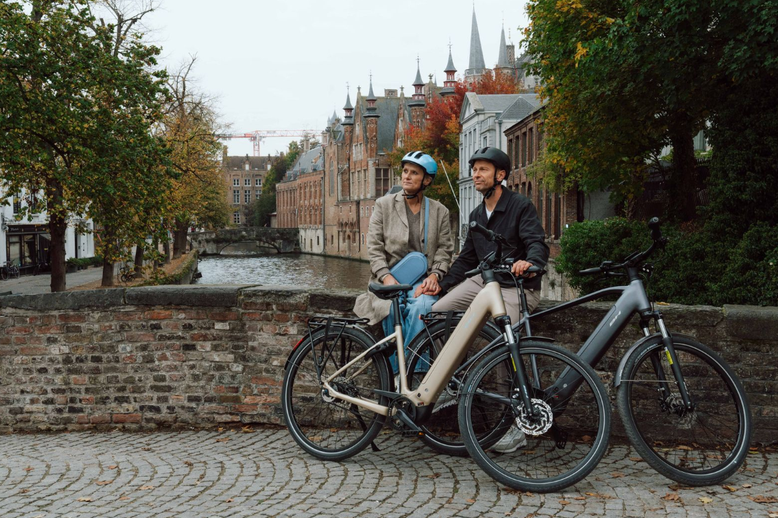 VTC et Vélo électrique BH Atom+ NX, urbain polyvalent ville/route/chemins, moteur Bosch Performance Line PX 90 Nm, batterie 600 Wh, stable, câbles internes.
