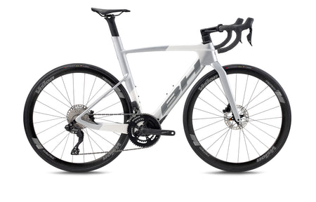 Vélo de route électrique BH iAEROLIGHT 1.7, coloris gris clair et blanc