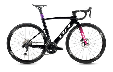 Vélo de route compétition BH AEROLIGHT 6.0, coloris noir, blanc et rosé