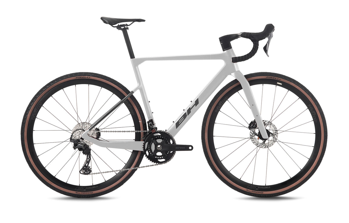Vélo gravel BH GRAVELX 5.5 R, coloris gris clair et anthracite