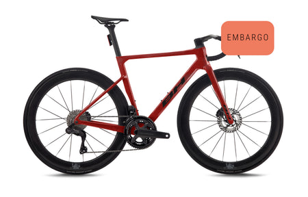 Vélo de route de compétition BH ULTRALIGHT 8.0, coloris rouge et anthracite